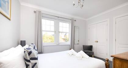 Modern Flat with Free Parking