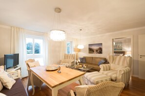 Télévision, lecteur de DVD, chaîne hi-fi