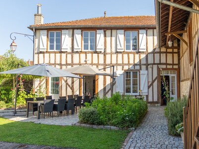 Propiedad de 370m² con piscina, cerca del lago, ideal para familias y grupos