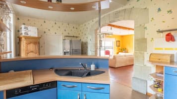 Réfrigérateur, micro-ondes, four, lave-vaisselle