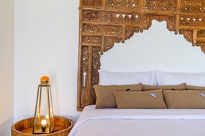 7 chambres, coffres-forts dans les chambres, bureau