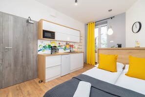 Iron/ironing board, WiFi, bed sheets