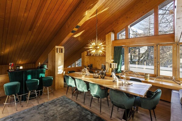 Fridge, microwave, oven, stovetop - Charming 5-bed House in Sankt Moritz (St. Moritz)