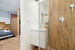 Shower - Śląska 9 | Studio in Kraków | Remote Work (Kraków)