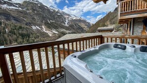 Spa - Immaculate 5-bed House in Andermatt (Andermatt)