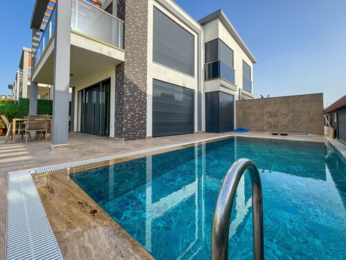 Private pool and garage