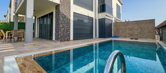 Private pool and garage