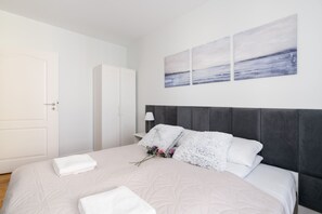 1 bedroom, iron/ironing board, WiFi, bed sheets - Stylish Apartment with Balcony | Close to Malta Lake (Poznan)
