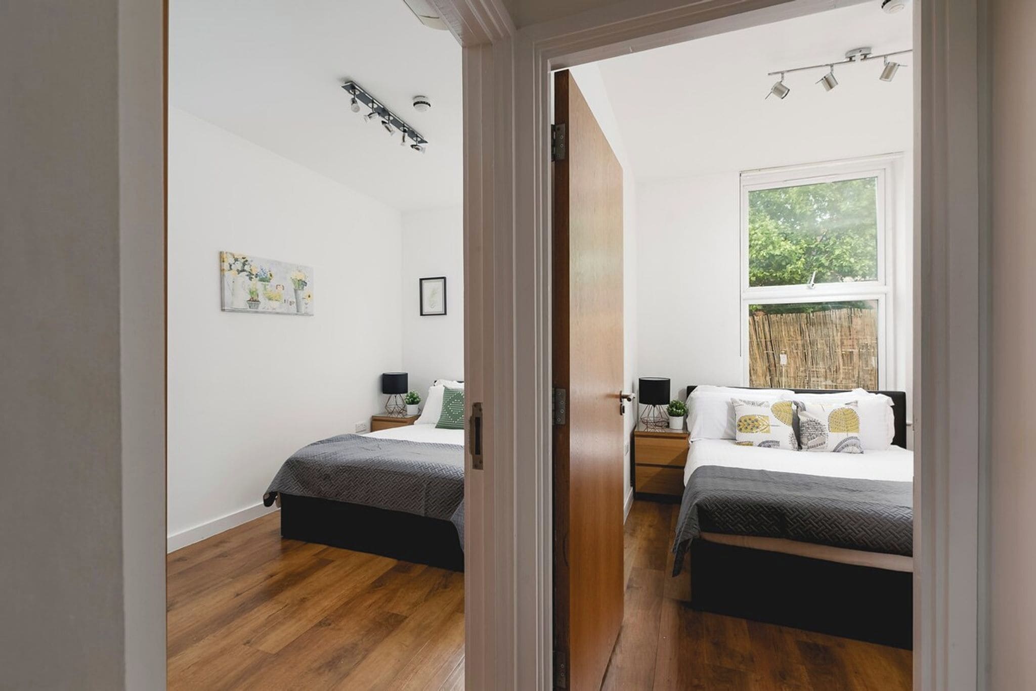 2 habitaciones, tabla de planchar con plancha, internet y ropa de cama 