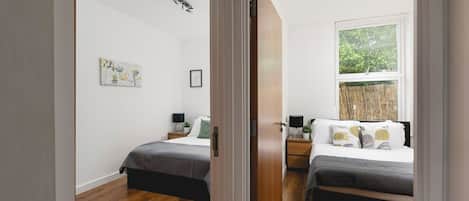 2 bedrooms, iron/ironing board, internet, bed sheets