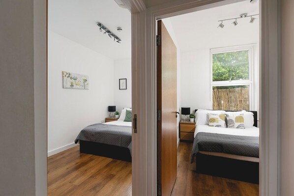 2 bedrooms, iron/ironing board, internet, bed sheets