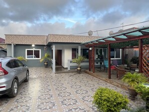 Exterior - Lovely 3 bedroom house + free parking space (Gbawe)