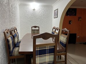 Dining - Lovely 3 bedroom house + free parking space (Gbawe)