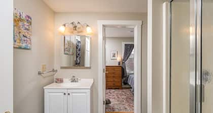 Bethel Village Carriage House | 1 Bed, 1 Bath