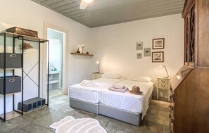 6 bedrooms, travel cot, free WiFi, bed sheets - Gorgeous home in Sifnos (Sifnos)