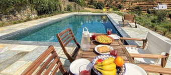 Lovely home in Sifnos with WiFi