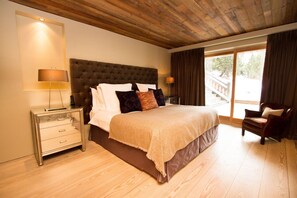 House, Multiple Beds | 5 bedrooms, free WiFi, bed sheets