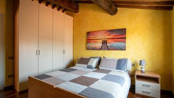 1 bedroom, desk, iron/ironing board, free WiFi