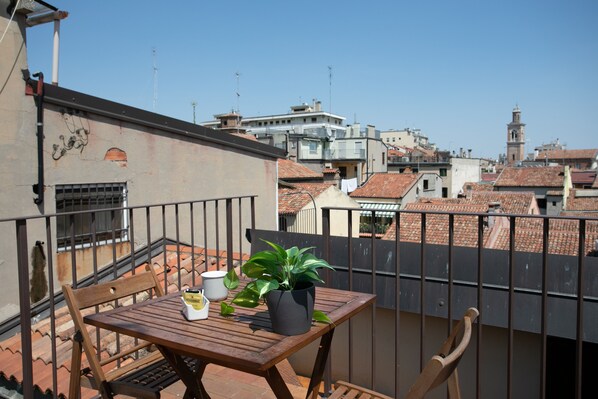 Outdoor dining - Residence of the Fruits-The Cedar- bright apartment a stone's throw from the squares! (Padova)