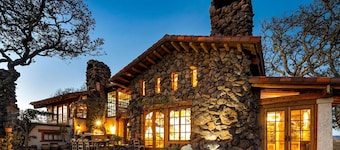 Private Vineyard Hilltop Estate