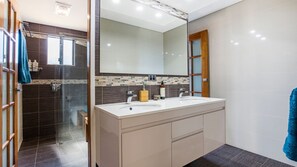 Combined shower/bathtub, hair dryer, towels - Enchante` - Pet Friendly - Absolute Waterfront - Fireplace (Culburra Beach)
