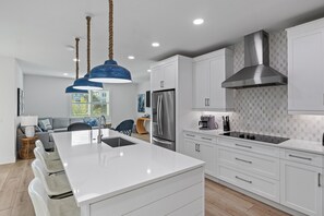 Fridge, microwave, oven, stovetop - Seashore West-Brand new luxury 7 bedroom with pool/spa and close to the beach!! (Bradenton Beach)