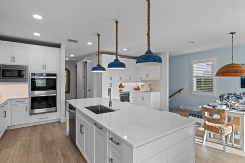 Seashore West- Brand new luxury 7 bedroom with private heated pool and spa