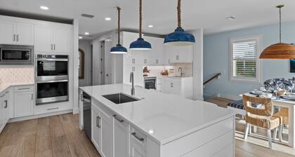 Seashore West- Brand new luxury 7 bedroom with private heated pool and spa