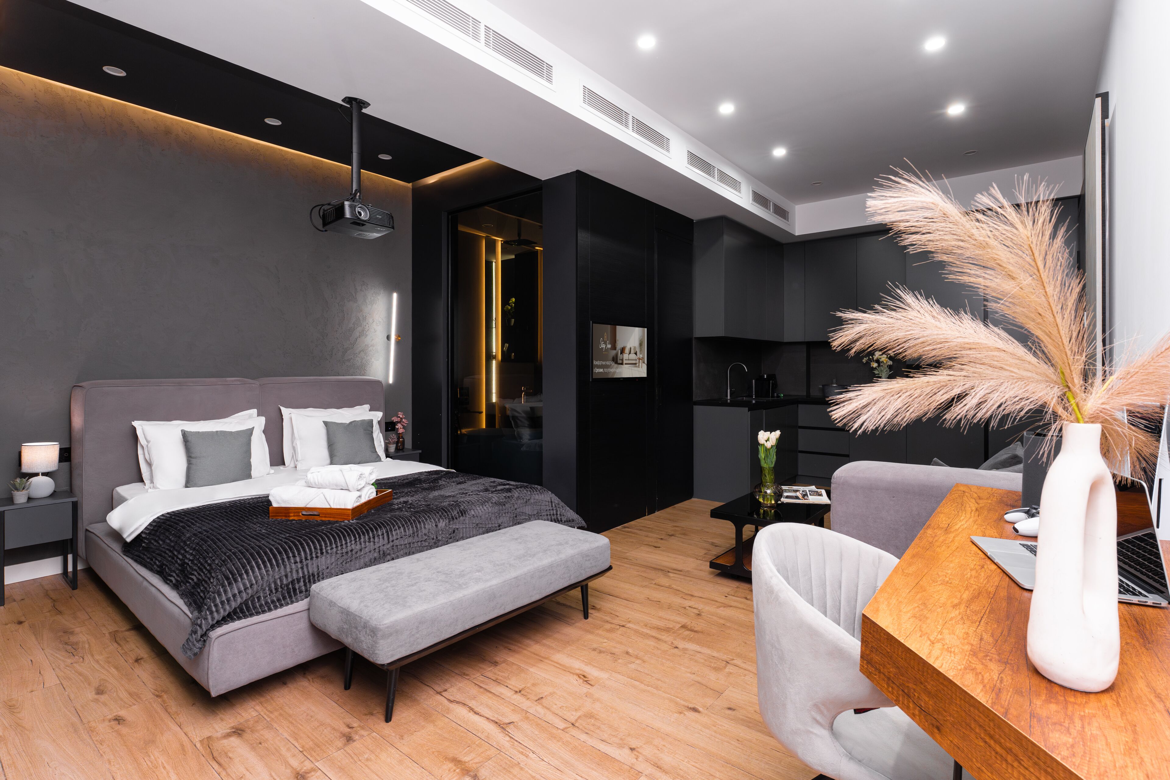 Apartamento Signature | Zona de estar | Una Smart TV, suelo radiante, un altavoz inteligente