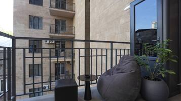 Signature Apartment | Courtyard view