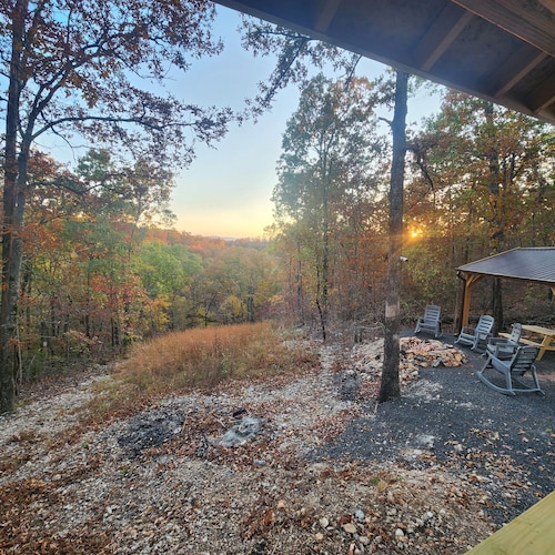 Mtn Views, 2-Person Jacuzzi, Covered Pavilion w/ Fire Pit, Near Buffalo River