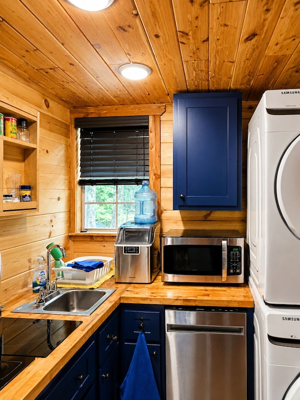 Refrigerador, microondas, horno y lavavajillas 