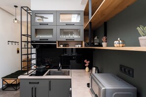 Appartement exclusif | Cuisine privée | Réfrigérateur, surface de cuisson, bouilloire électrique, cuiseur à riz