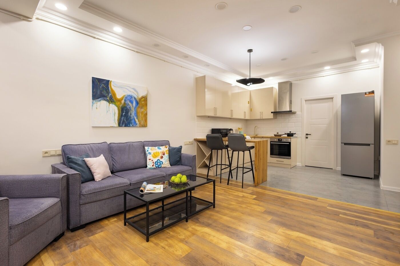 Signature Apartment | Living area | Flat-screen TV
