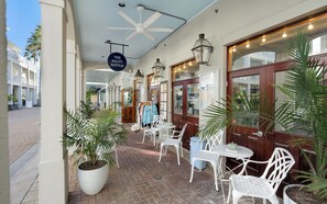 Outdoor dining - Inlet Beach + Gulf View, Pet Friendly & Bikes (Inlet Beach)