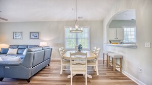 Interior - 1034 Ironwood - Barefoot Resort Rentals (North Myrtle Beach)