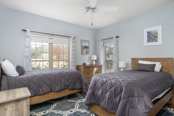 2 bedrooms, iron/ironing board, internet, bed sheets