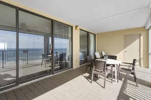 Outdoor dining - Gulf Front Condo | Outdoor & Indoor Pools! (Orange Beach)