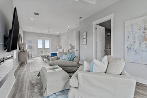 Smart TV - Beachfront Beauty! Sleeps 19 - Private Heated Pool - Gorgeous Ocean Views! (Panama City Beach)
