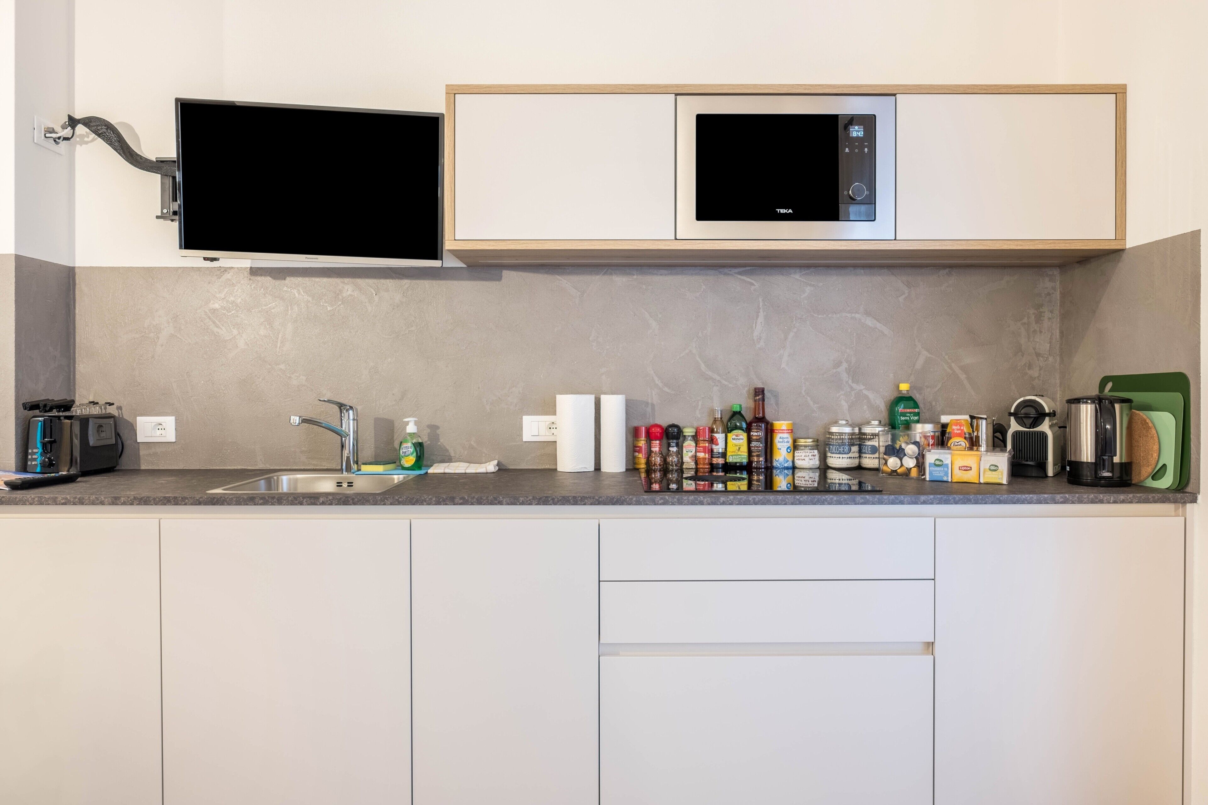 雪櫃、微波爐、爐具、洗碗機