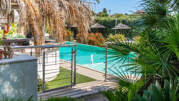 Alberca techada y alberca climatizada