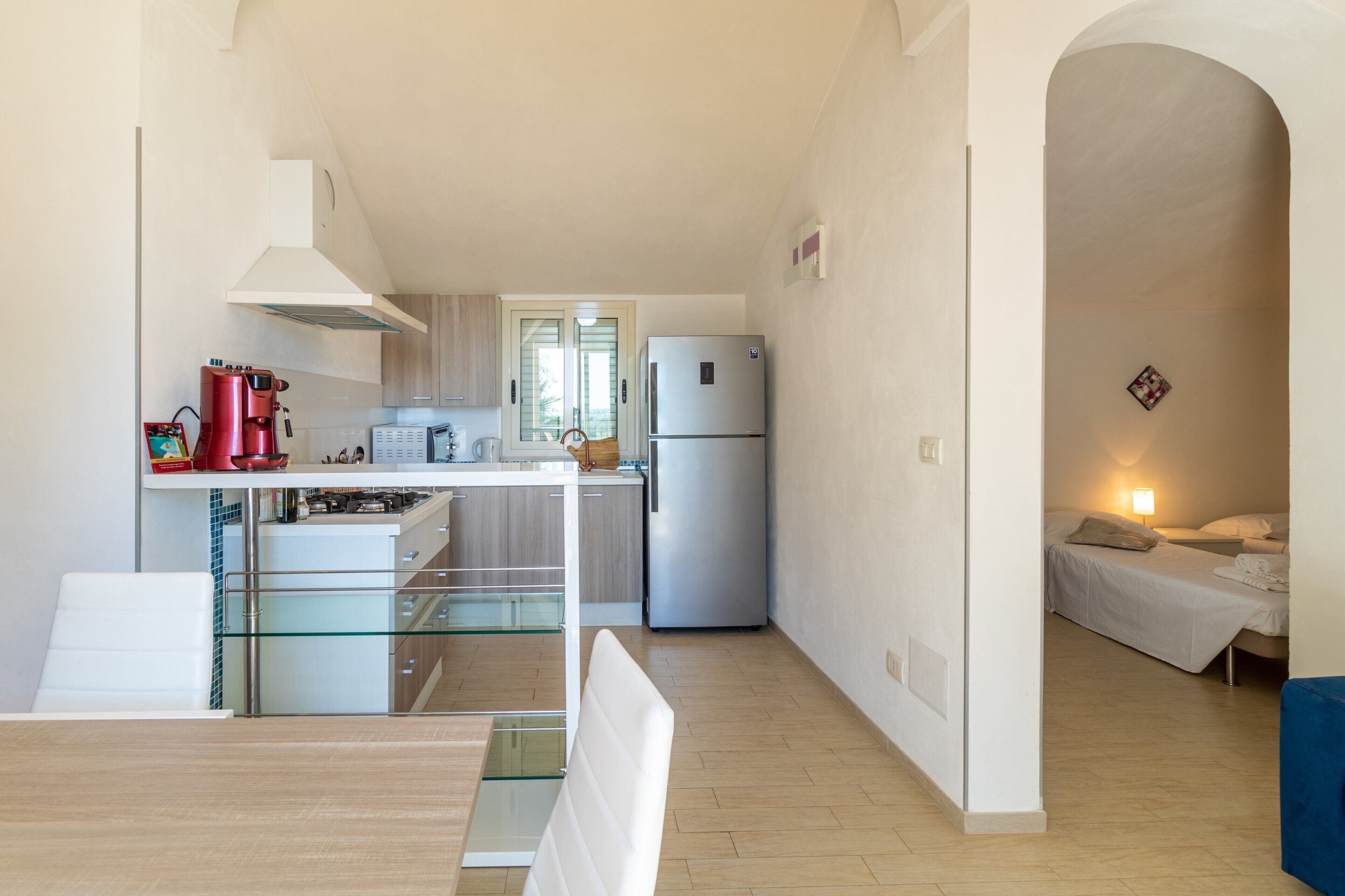 雪櫃、微波爐、焗爐、爐具