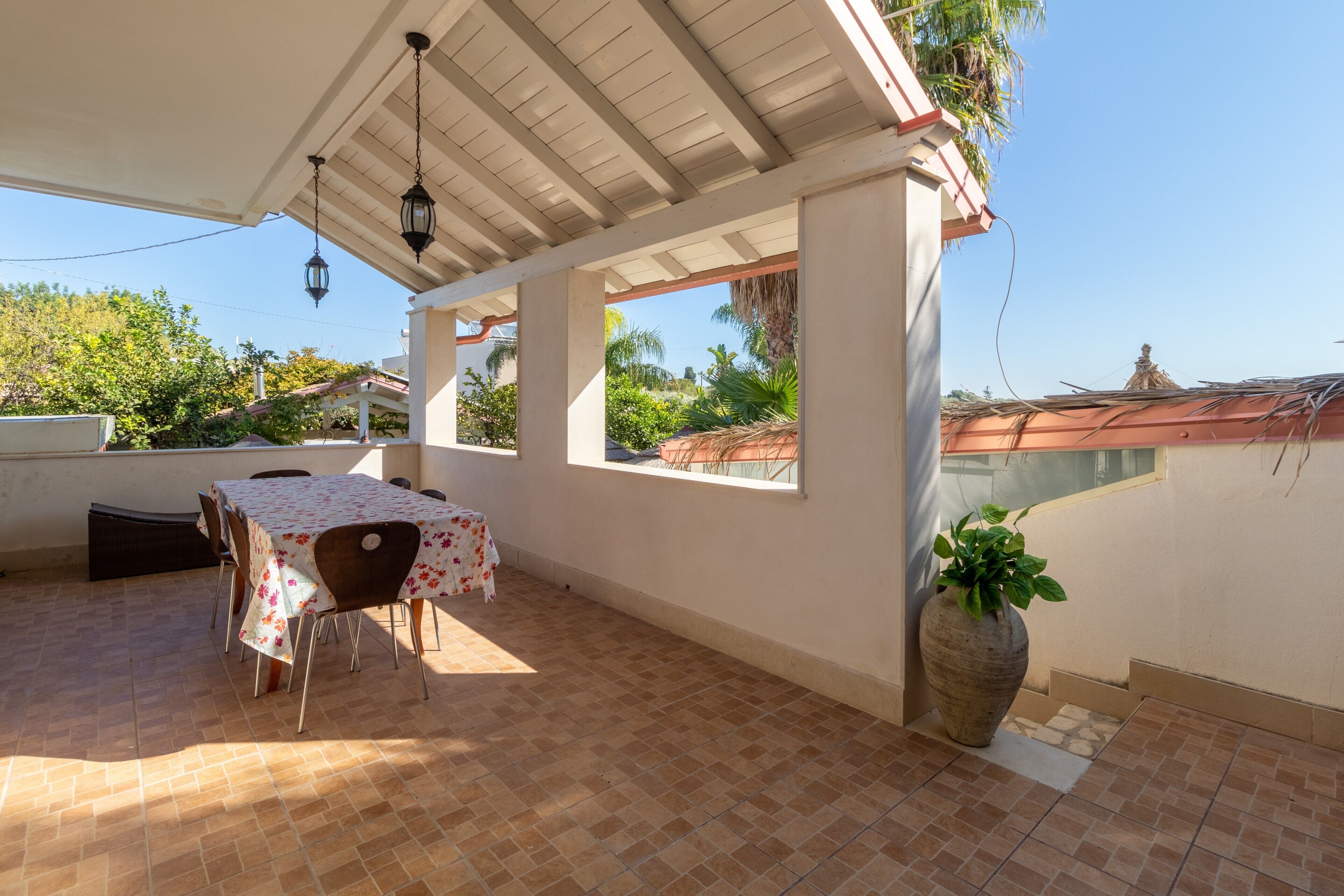 屋外ダイニン  グエリア