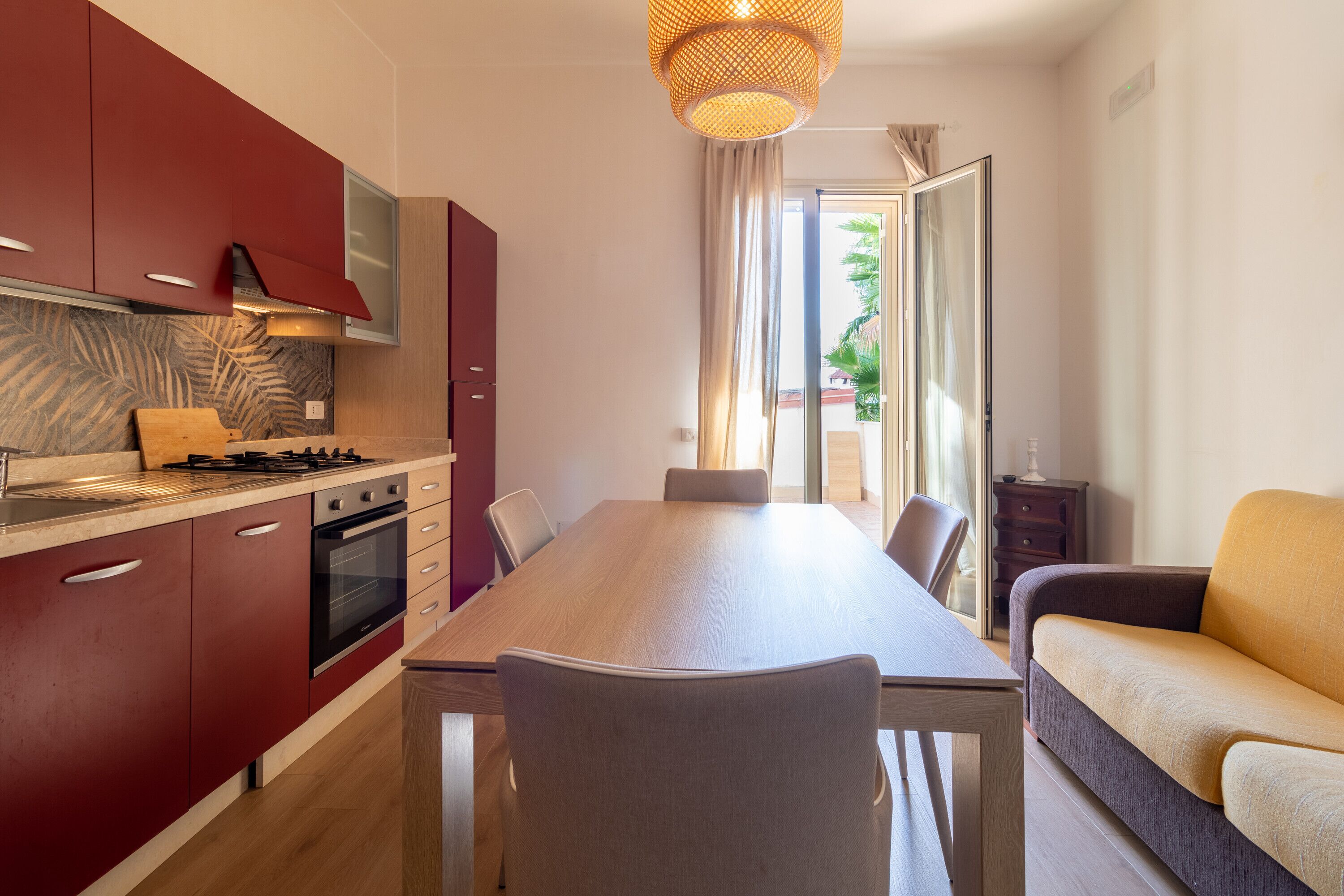 Refrigerador, horno, parrilla de estufa y cafetera y tetera 