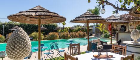 Una piscina cubierta, una piscina climatizada