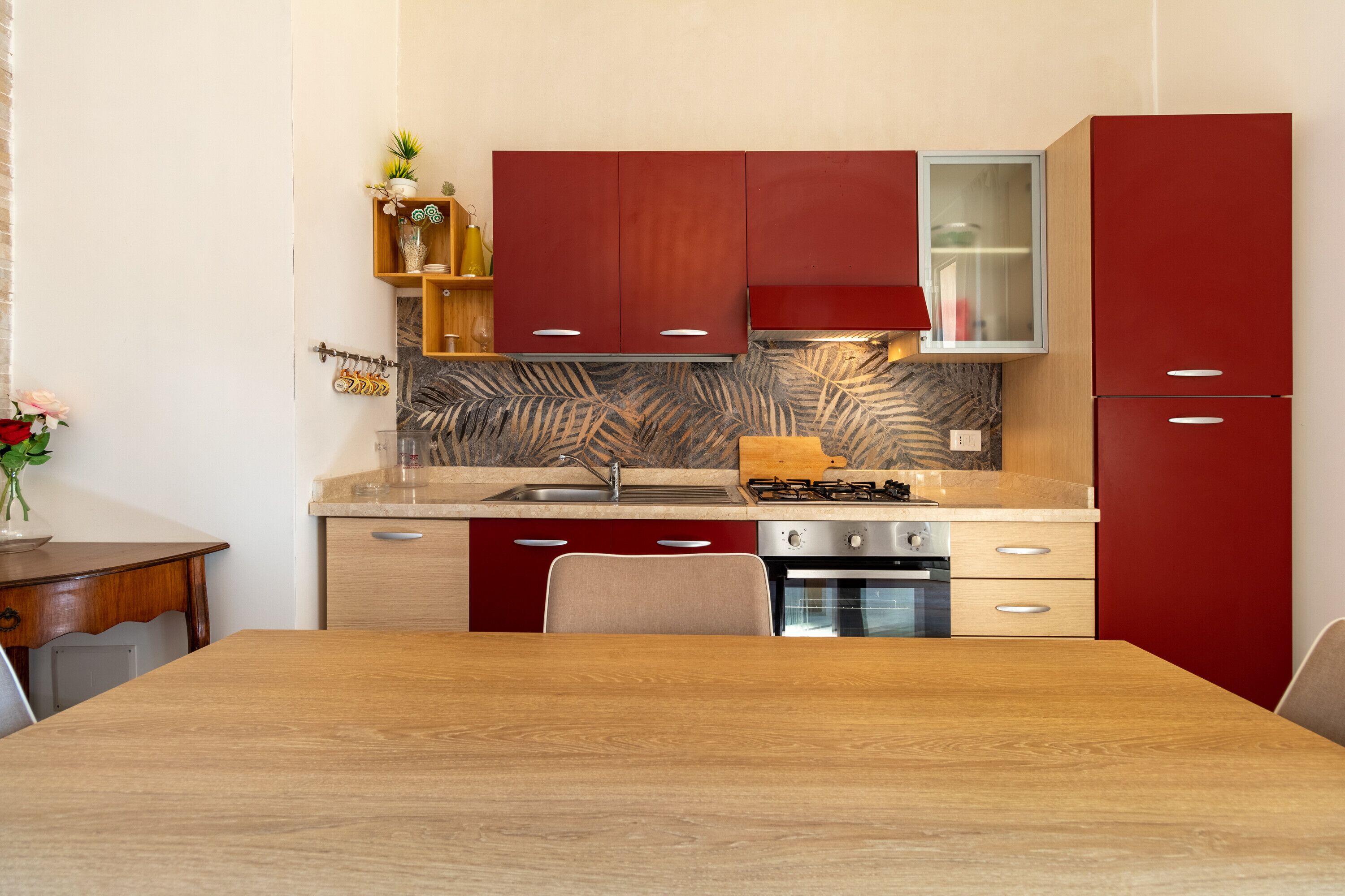 冷蔵庫、オーブン、コンロ、コーヒー / ティーメーカー