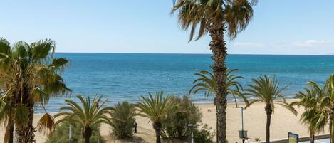 Una playa cerca
