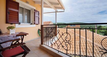 "Lakis Apartment" with Sea View, Garden, Terrace & Wi-Fi