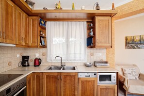 Fridge, microwave, oven, stovetop - "Lakis Apartment" with Sea View, Garden, Terrace & Wi-Fi (Meganisi)