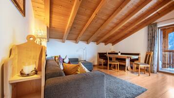 TV, tavolo da ping pong